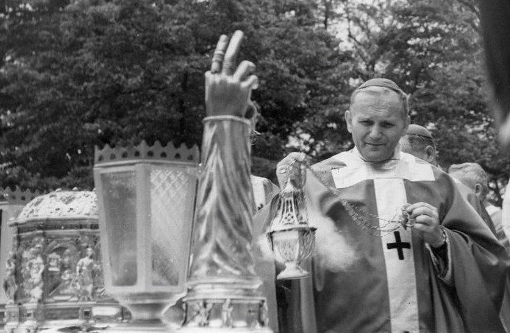 Karol Wojtyla als Bischof in Polen. Quelle: wikimedia commons Karol Wojtyla als Bischof in Polen. Quelle: wikimedia commons